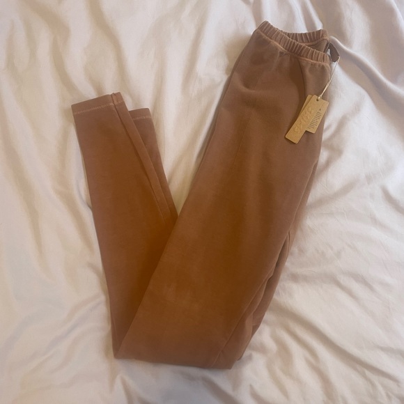 NWT skims outdoor leggings - Picture 2 of 4